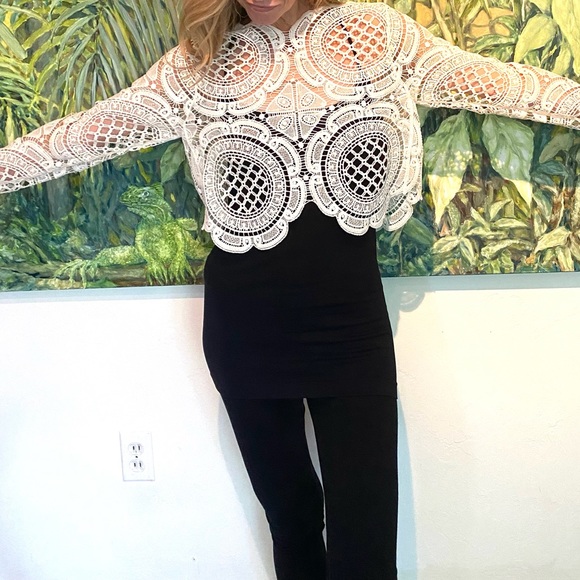 Vero Constame Lace zippered top - Picture 6 of 8